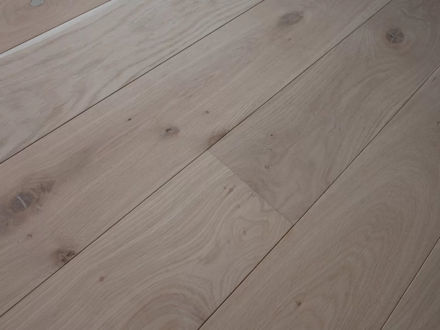 Engineering Oak planks Unfinished Micro Bevell Tongue & Groove size11x180x1500-2200mm